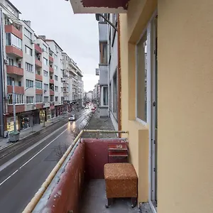 Elegant 2bdr With A Balcony Appartamento