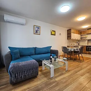 Brand New With Free Parking Near Center Διαμέρισμα