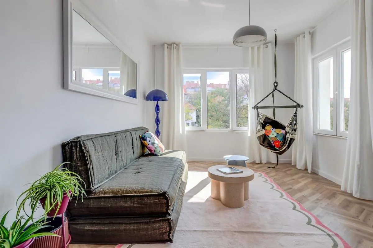 Quiet Elegance In Sofia Center Apartment