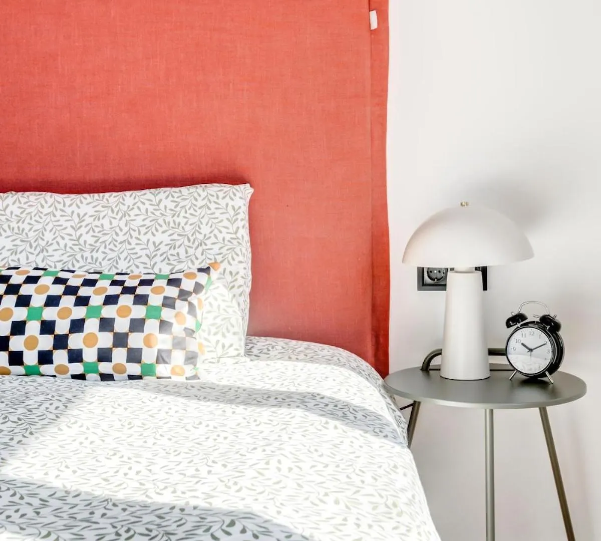 Quiet Elegance In Sofia Center Apartment