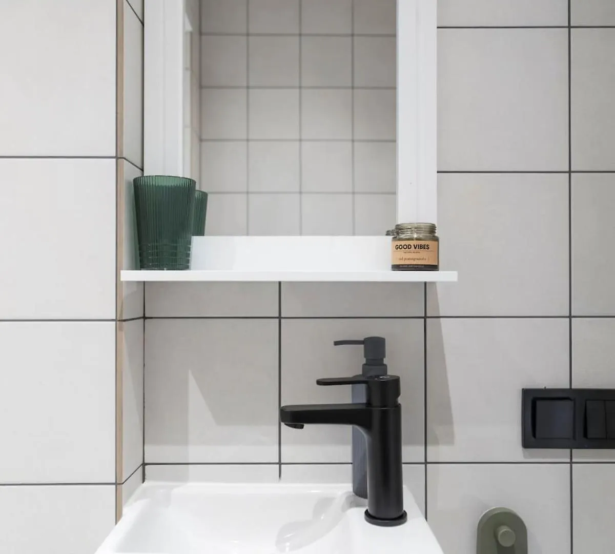 Quiet Elegance In Sofia Center Apartment