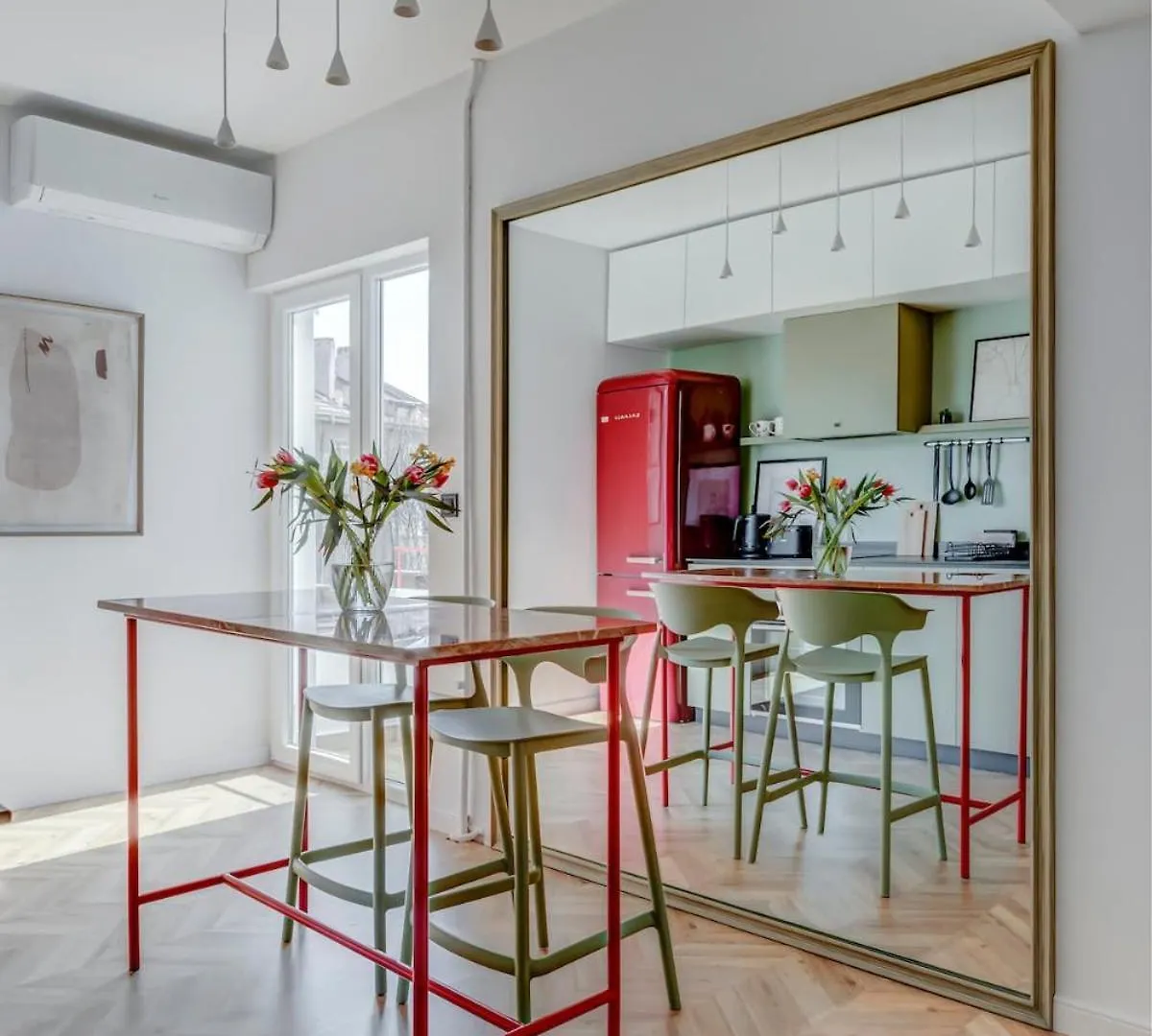Quiet Elegance In Sofia Center Apartment